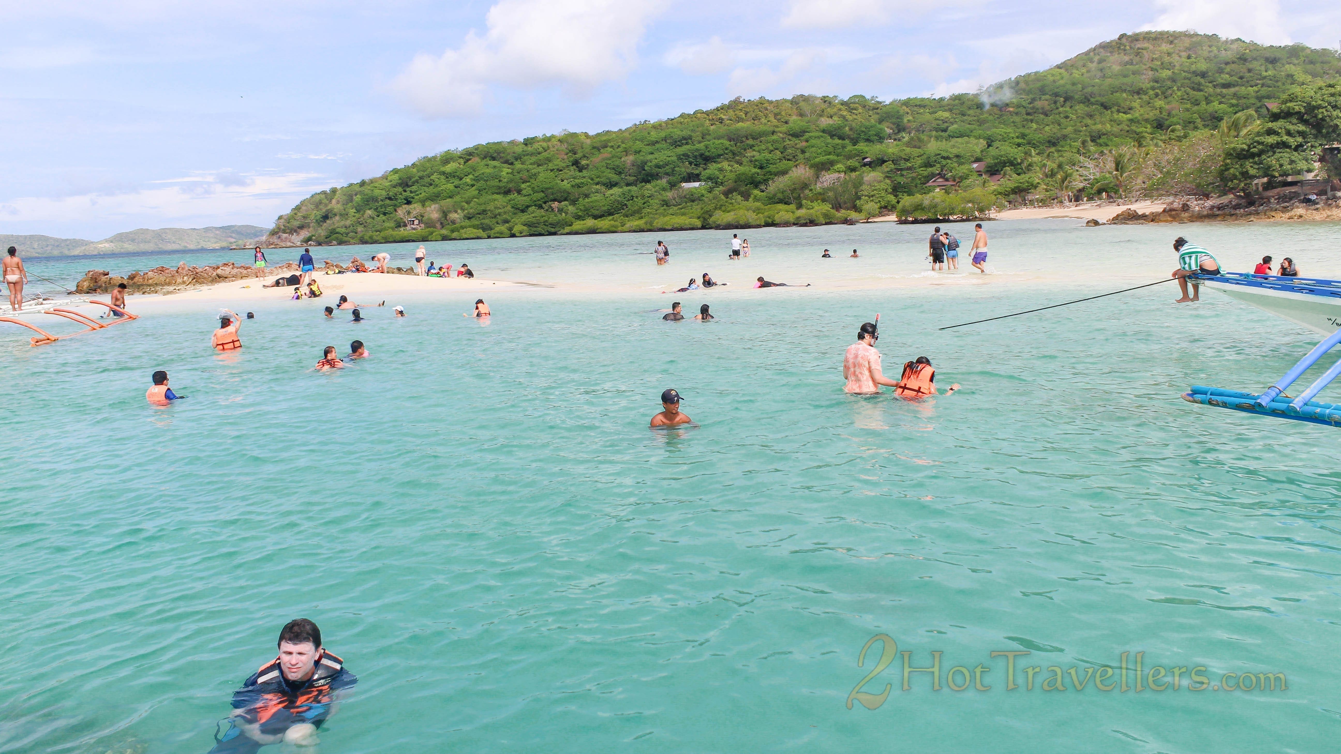 Bulog Dos Island Coron- Gary swimming 01