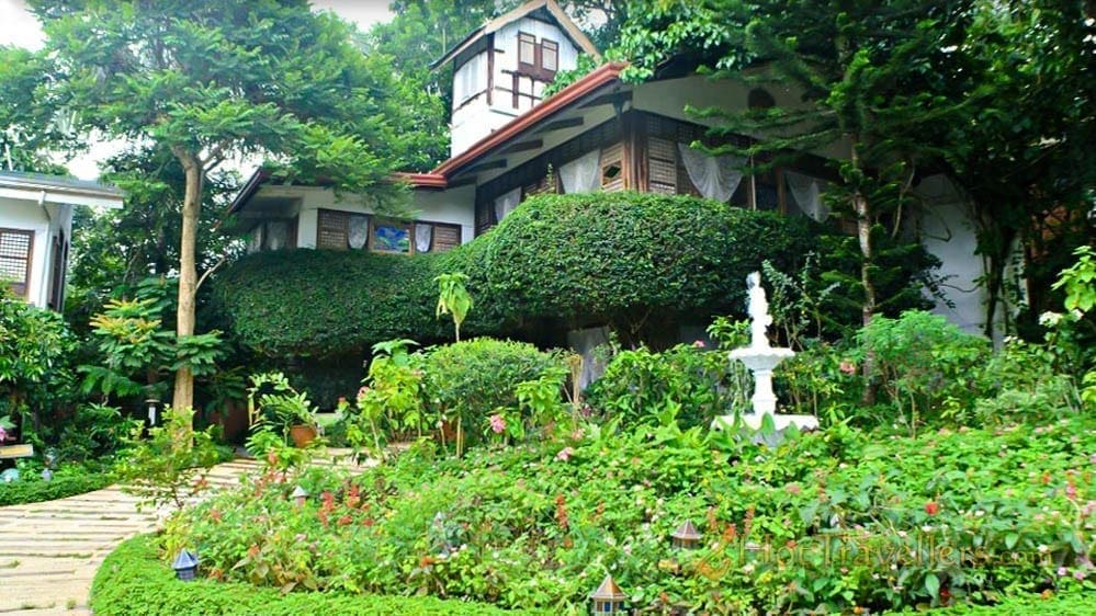 Sonyas Garden Tagaytay - facade